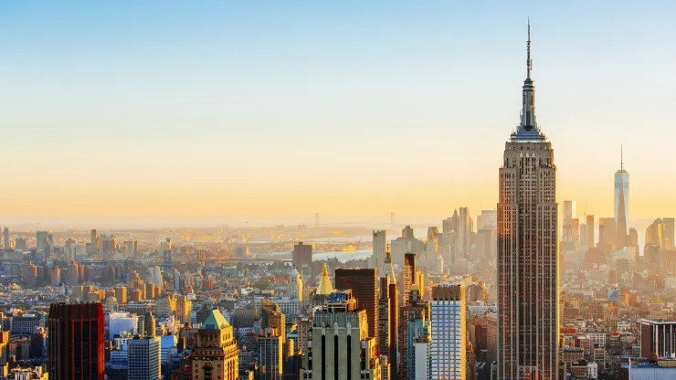 New York, Singapore xếp đầu danh sách thành phố đắt đỏ nhất thế giới