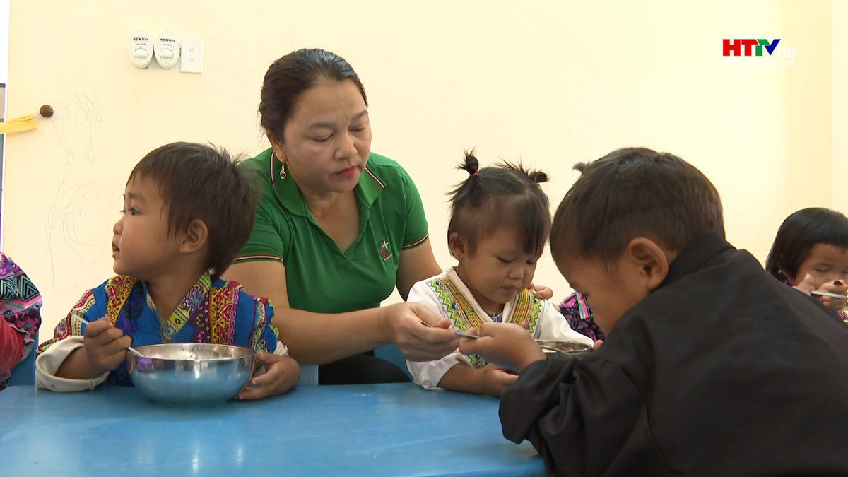 Người mẹ thứ hai của học sinh người Chứt