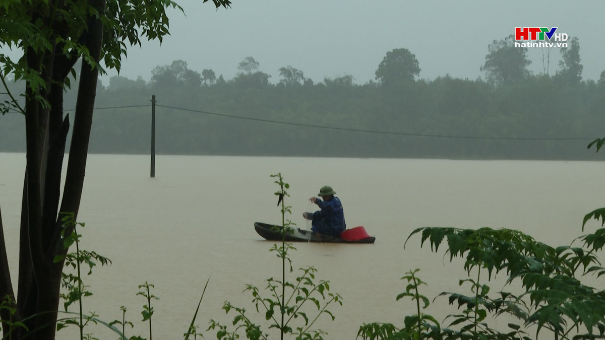 Ngập lụt và sạt lở tại nhiều địa bàn, giao thông nhiều nơi bị chia cắt