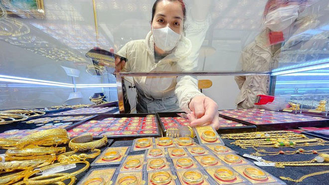 Vàng trong nước giảm mạnh trước ngày vía thần Tài.