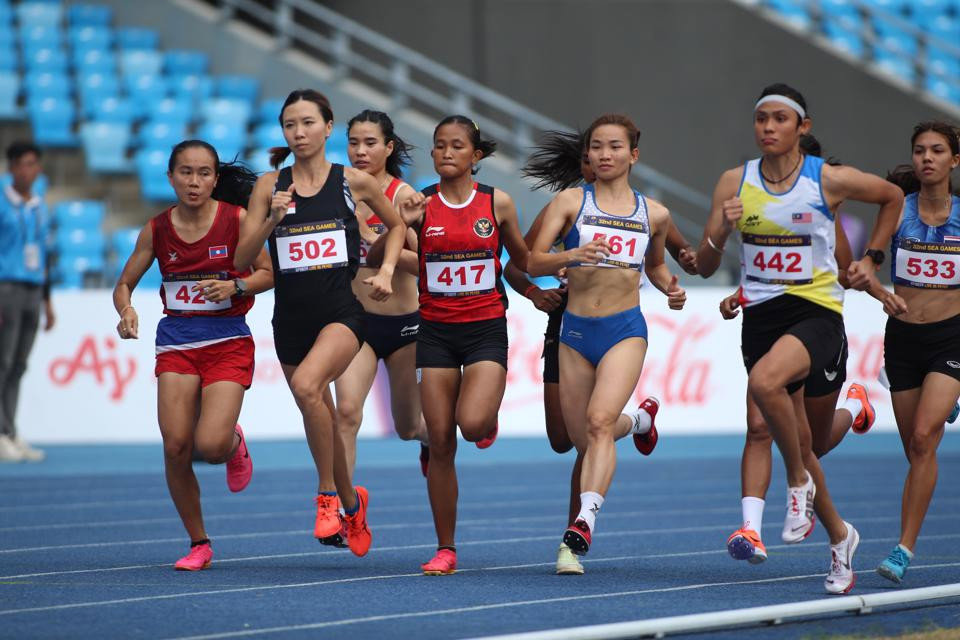 Nguyễn Thị Oanh xuất sắc giành 2 HCV chỉ trong 30 phút