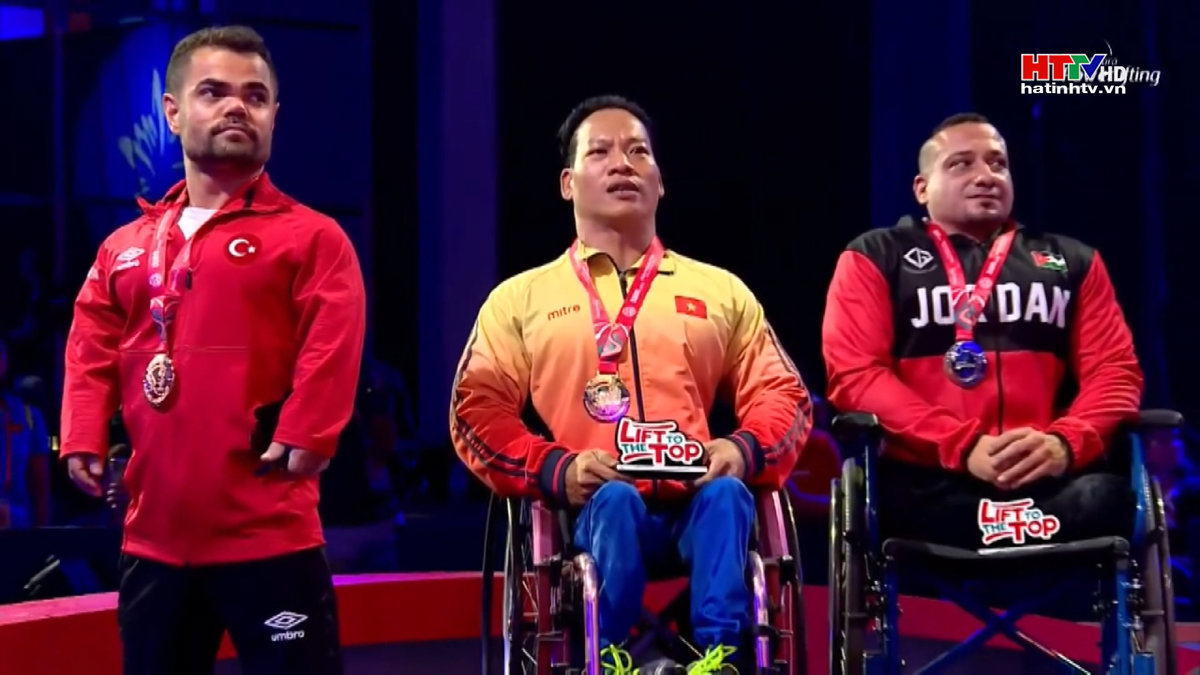 Lực sĩ Lê Văn Công giành HCV cử tạ thế giới