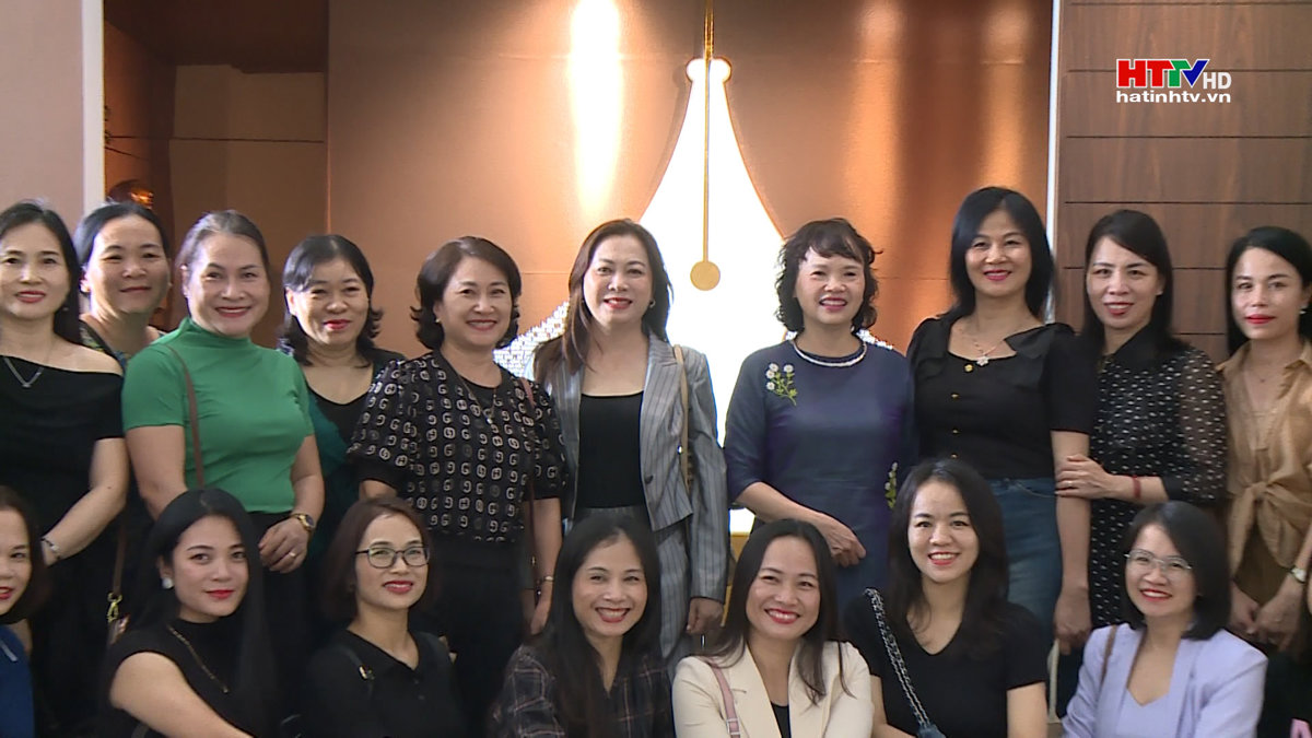 Câu lạc bộ Nhà báo nữ Hà Tĩnh tham quan Bảo tàng Báo chí Việt Nam