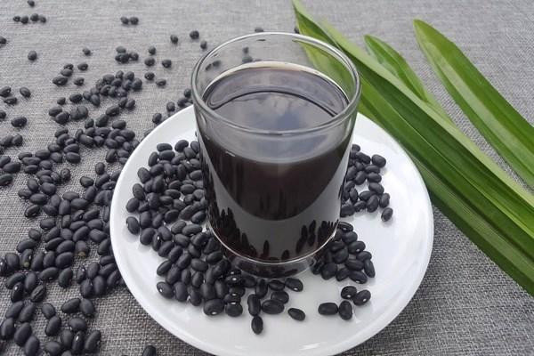 Uống nước đậu đen có tác dụng phòng ung thư nhưng lại "đại kỵ" với những người này