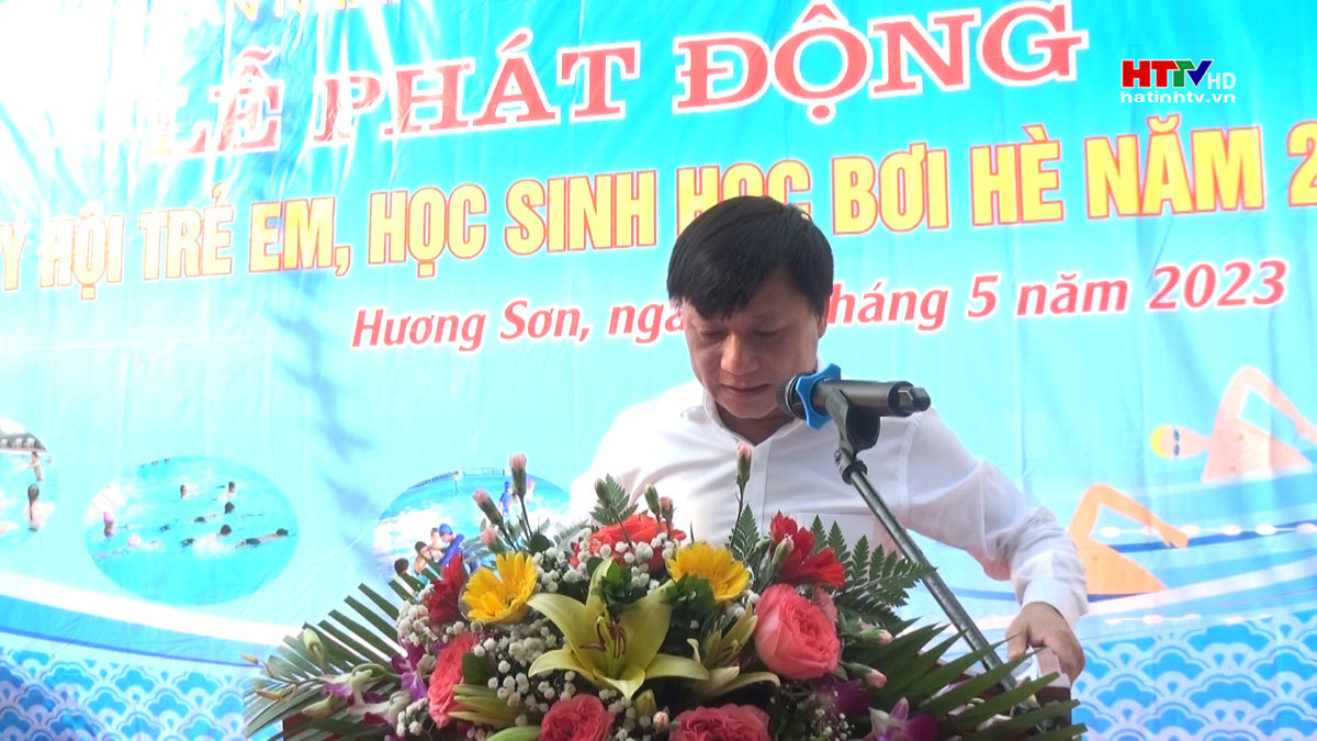 Hương Sơn phát động ngày hội trẻ em, học sinh học bơi