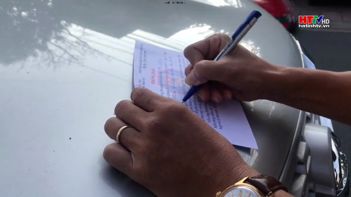 Thông báo phạt nguội 100 trường hợp dừng, đỗ sai quy định