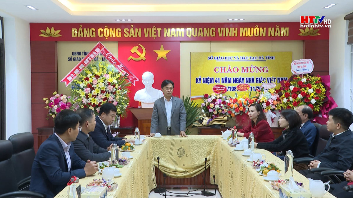Phó Bí thư Thường trực Tỉnh ủy chúc mừng ngày Nhà giáo Việt Nam