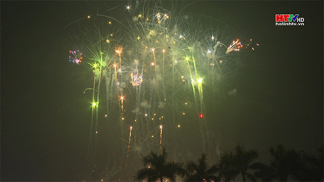 Pháo hoa đêm Giao thừa: Rực sáng sắc màu của niềm tin và hy vọng