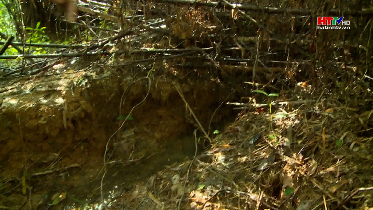 Người dân vùng sạt lở mong mỏi được di dời