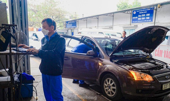 Sau vụ xe 1 đèn lùi bị từ chối kiểm định, Cục Đăng kiểm chỉ đạo "nóng"