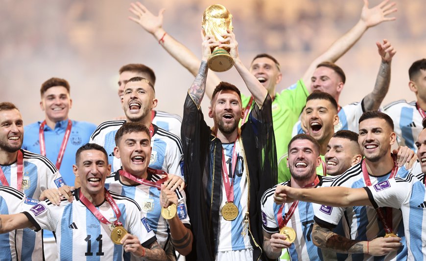 Messi được trả 1 triệu USD cho áo choàng mặc trong lễ đăng quang World Cup 2022