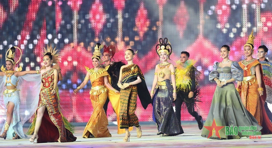 Lễ khai mạc SEA Games 32: Thắp sáng “ngọn lửa” hòa bình