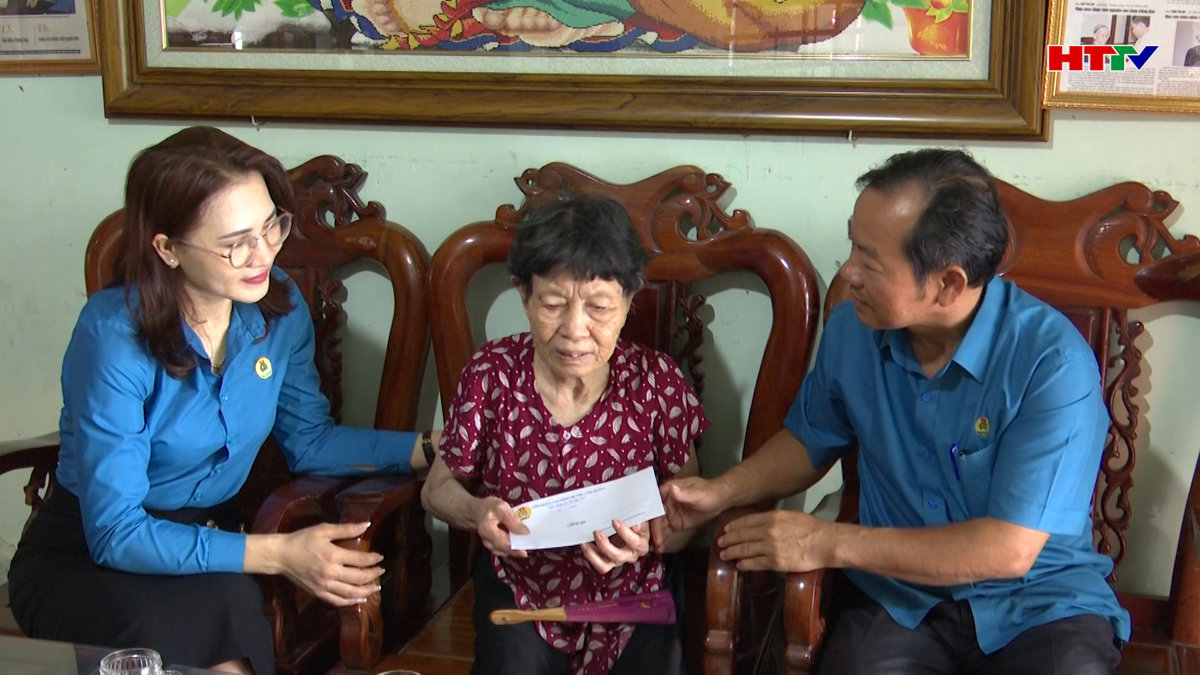 Cẩm Xuyên tặng quà ngày thương binh, liệt sỹ