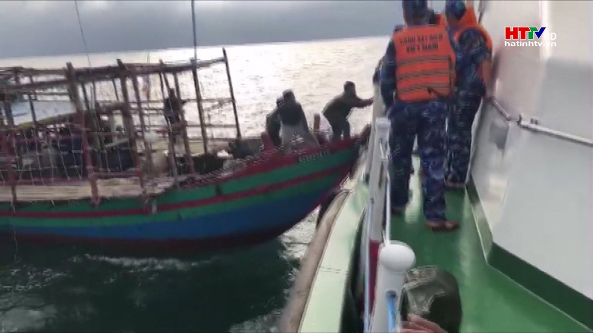 Nỗ lực tìm kiếm thuyền viên tàu cá Hà Tĩnh mất tích