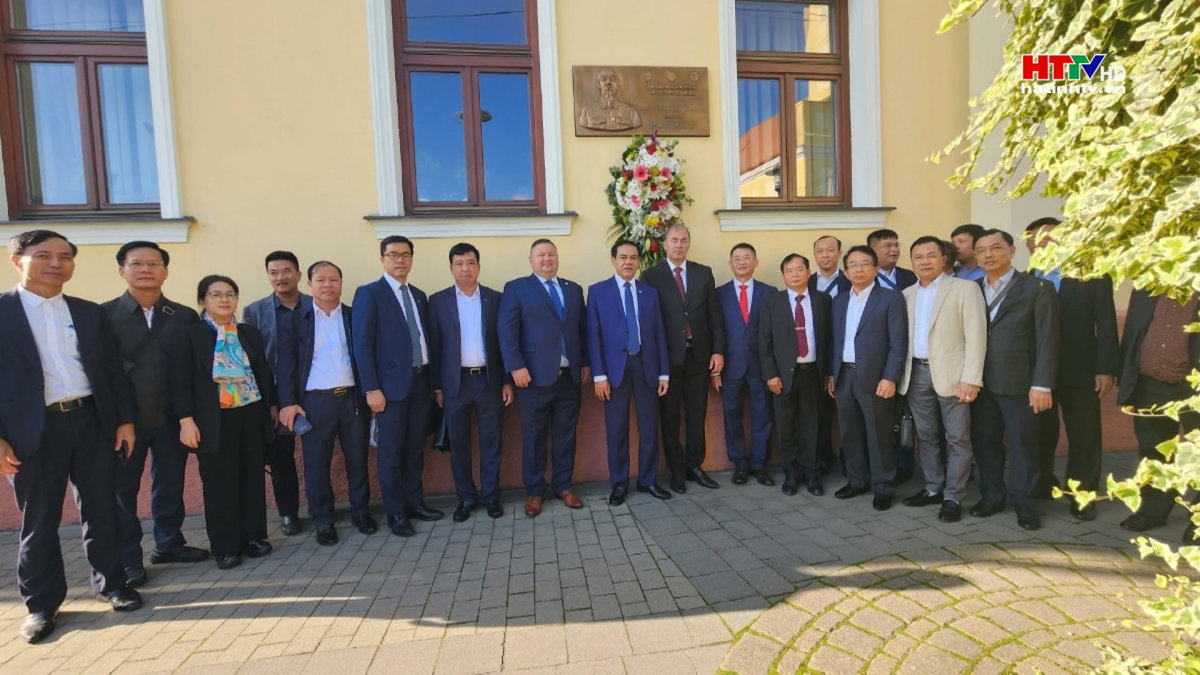 Thăm nơi lưu niệm Chủ tịch Hồ Chí Minh tại Slovakia