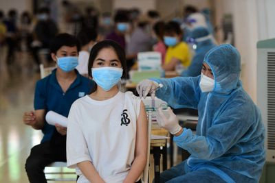 Có thể tiêm vaccine Moderna cho người đã tiêm mũi 1 Pfizer hoặc AstraZeneca