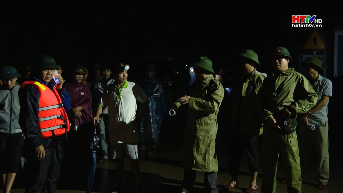 Hương Khê: Tìm kiếm nạn nhân mất tích do mưa lũ