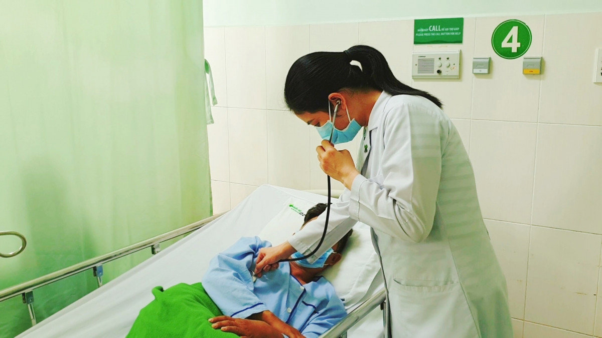 Nhập viện cấp cứu vì tự ý uống thuốc nam chữa suy thận cấp