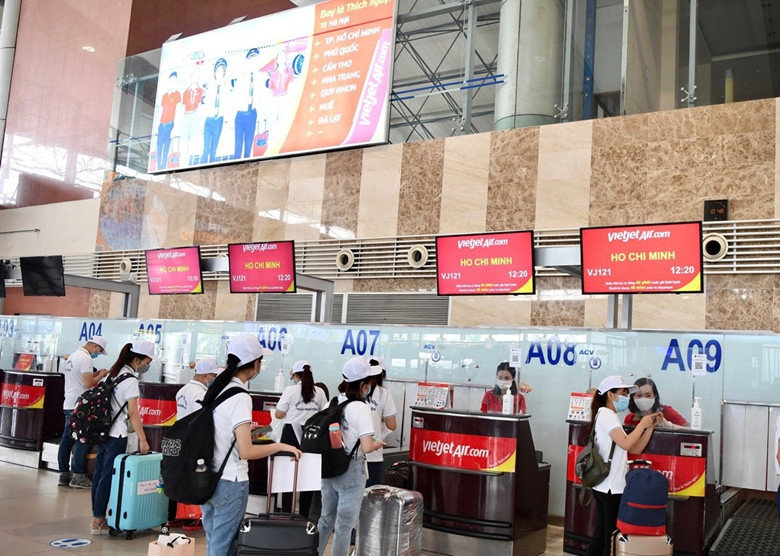 Gần 1.000 y bác sĩ tình nguyện lên đường vào TP. Hồ Chí Minh hỗ trợ chống dịch