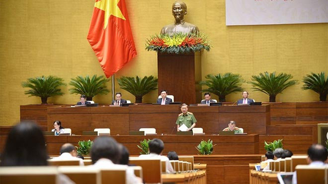 Bộ trưởng Tô Lâm: Sẽ bổ sung nơi sinh vào hộ chiếu mẫu mới, về lâu dài sẽ tiến hành sửa đổi luật