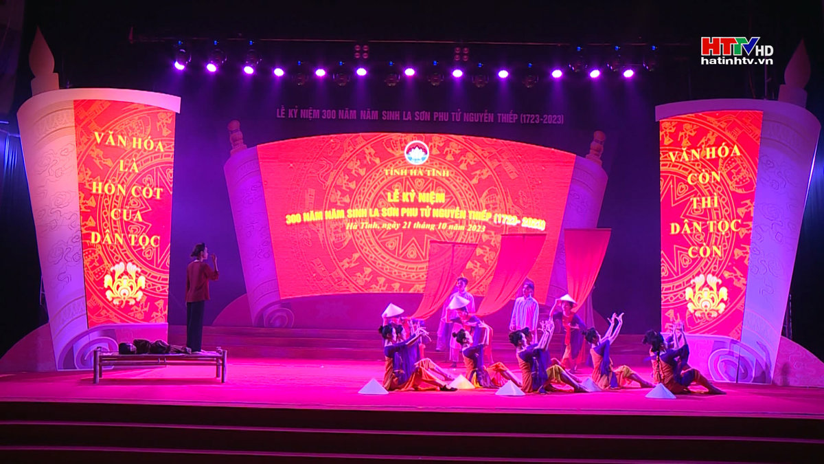 Lễ kỷ niệm 300 năm sinh La Sơn phu tử Nguyễn Thiếp diễn ra vào 20h10 phút, ngày 21/10
