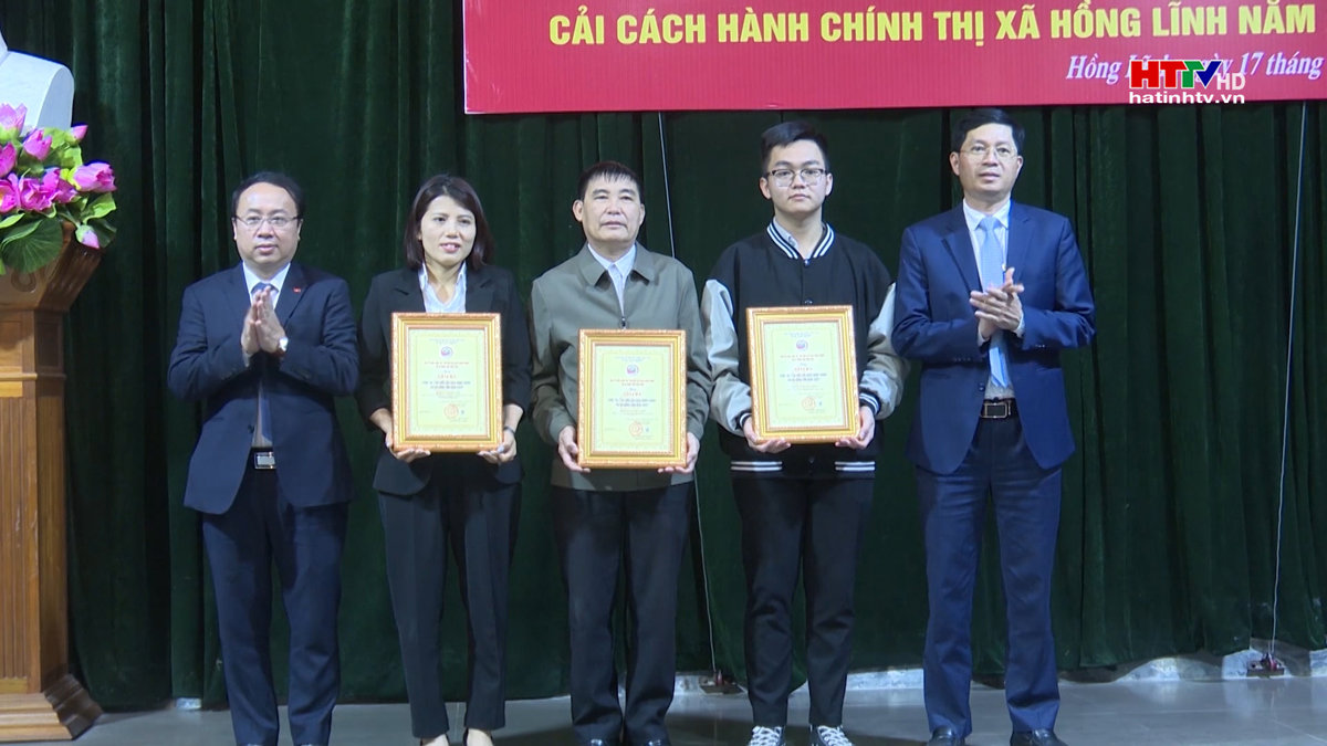 Hồng Lĩnh trao giải cuộc thi “Tìm hiểu về công tác cải cách hành chính”