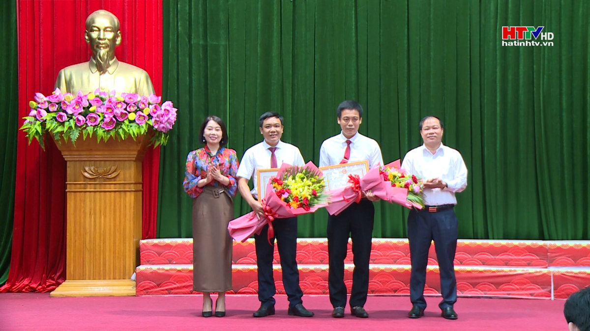 Thị xã Kỳ Anh tuyên dương học sinh giỏi, giáo viên giỏi