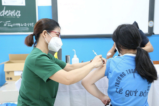 Chuyên gia khuyến cáo phụ huynh đưa trẻ 5-11 tuổi đi tiêm vaccine COVID-19