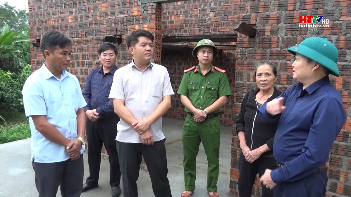 Chủ tịch UBMTTQ tỉnh kiểm tra tiến độ xây dựng nhà ở cho hộ nghèo