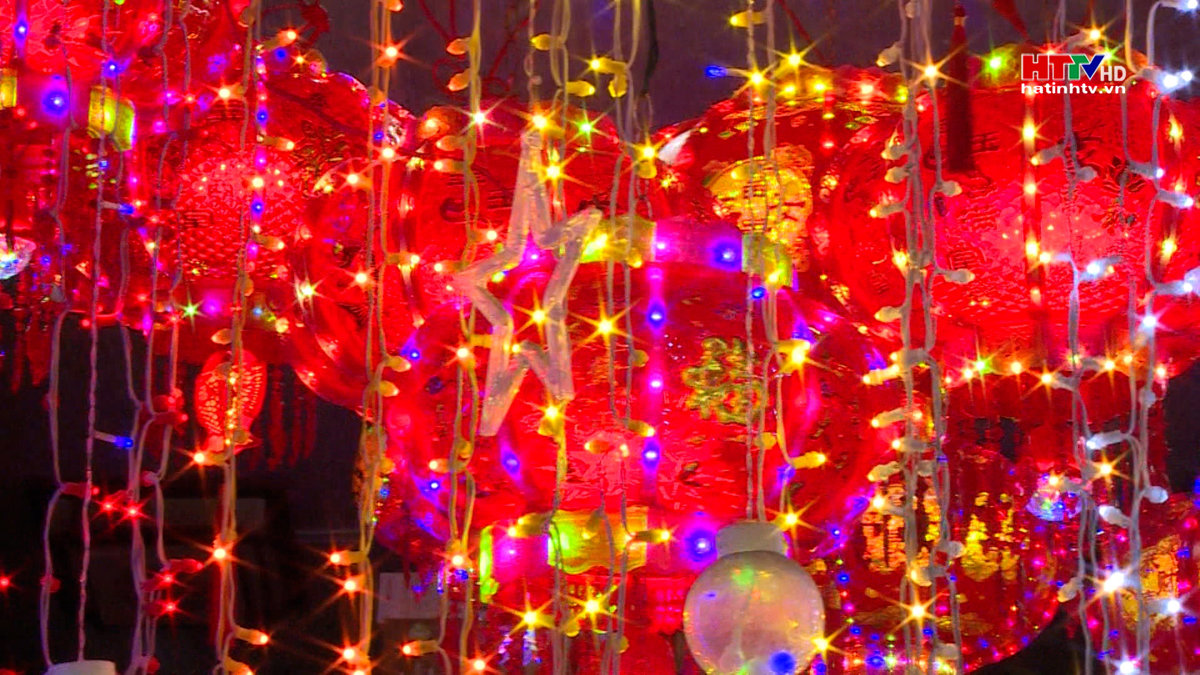 Đồ trang trí Tết vào mùa, sức mua kém