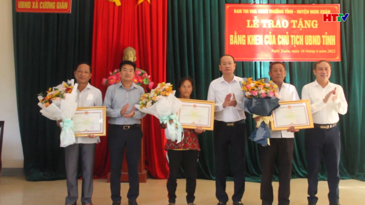 Chủ tịch tỉnh khen thưởng công dân ở Nghi Xuân