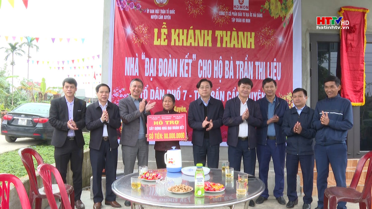 Cẩm Xuyên bàn giao hai “Nhà đại đoàn kết”