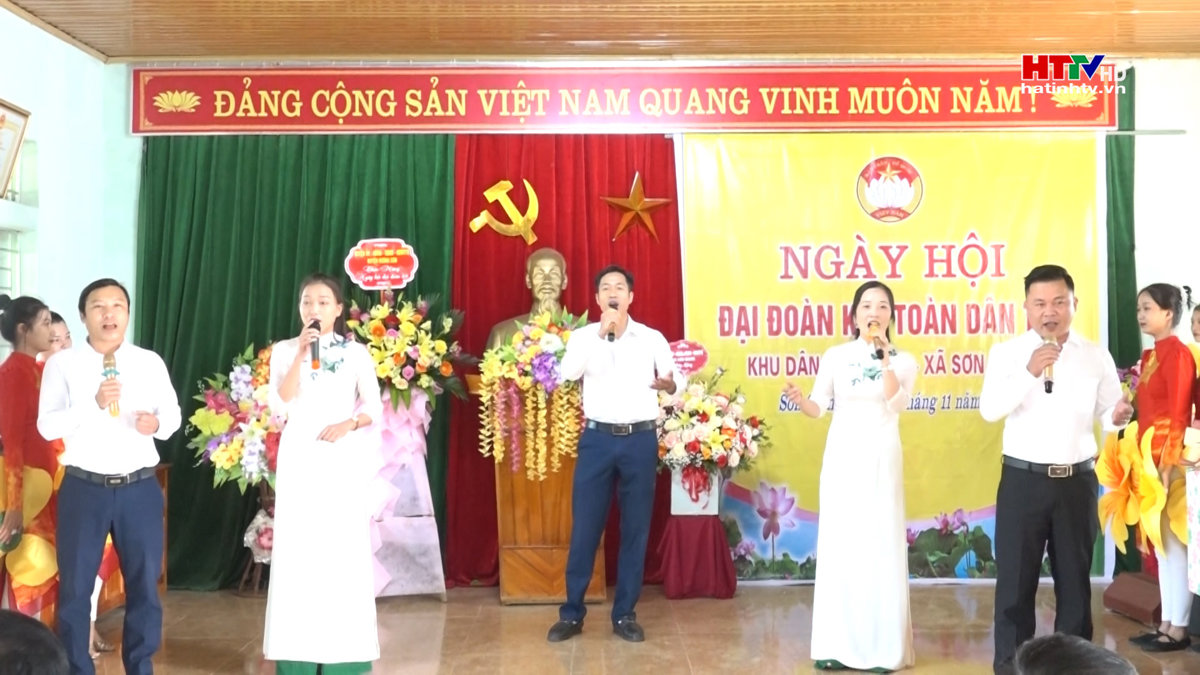 Phó Chủ tịch Thường trực HĐND tỉnh dự ngày hội Đại đoàn kết toàn dân tộc tại Hương Sơn