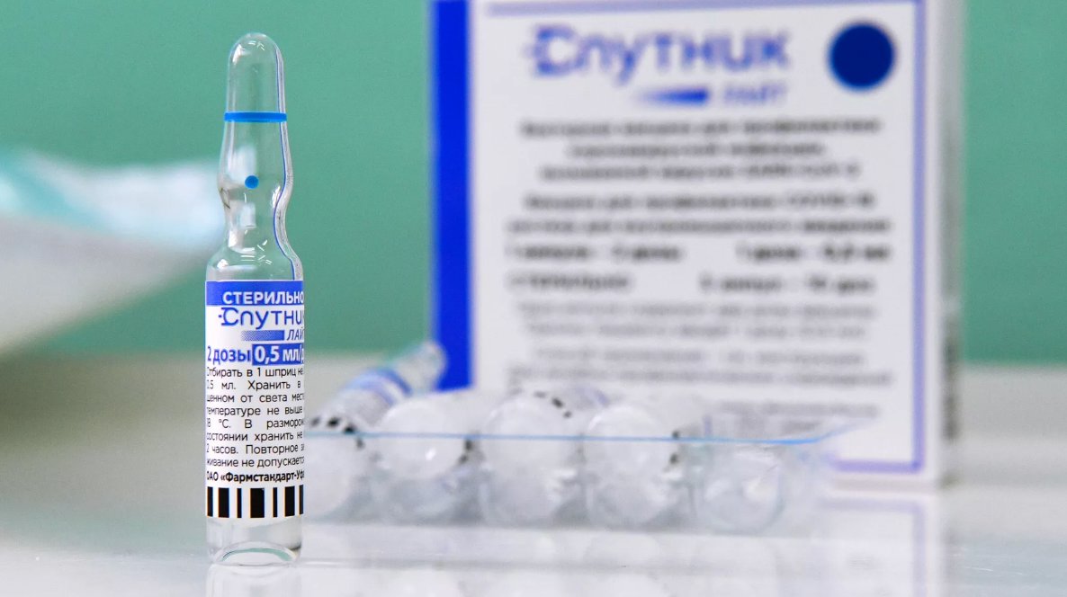 Vaccine dạng xịt của Nga hiệu quả với tất cả các chủng virus SARS-CoV-2