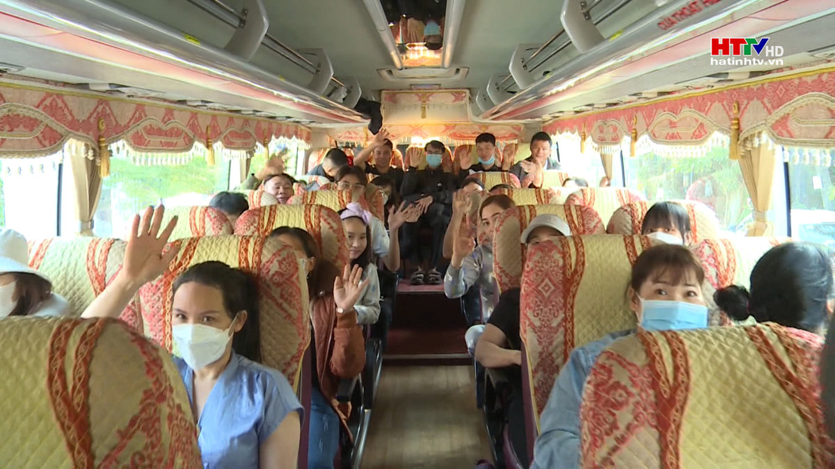 Câu lạc bộ Doanh nghiệp phía Nam đưa con em Hà Tĩnh về quê đón Tết