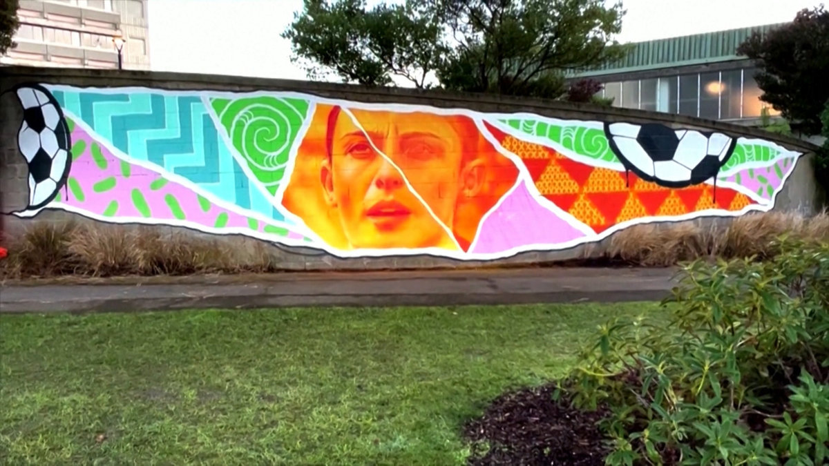 Vẽ tranh tường tôn vinh World Cup nữ