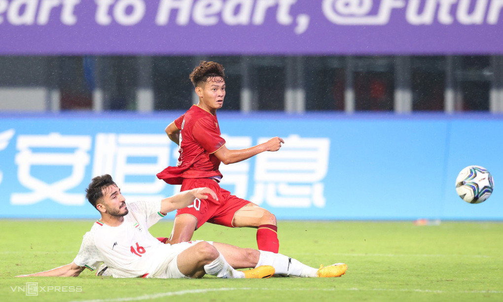 Trận thua đắng ngắt của đội tuyển Olympic Việt Nam trước Olympic Iran