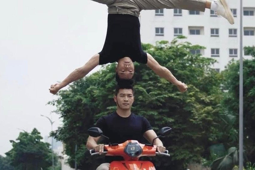 Vụ Quốc Cơ - Quốc Nghiệp chồng đầu, làm xiếc trên xe: Dat Bike xin "rút kinh nghiệm sâu sắc"
