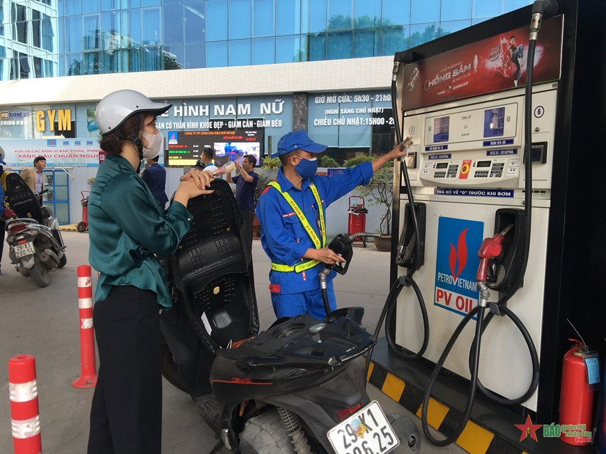 Bao giờ hàng hóa giảm giá theo xăng, dầu?