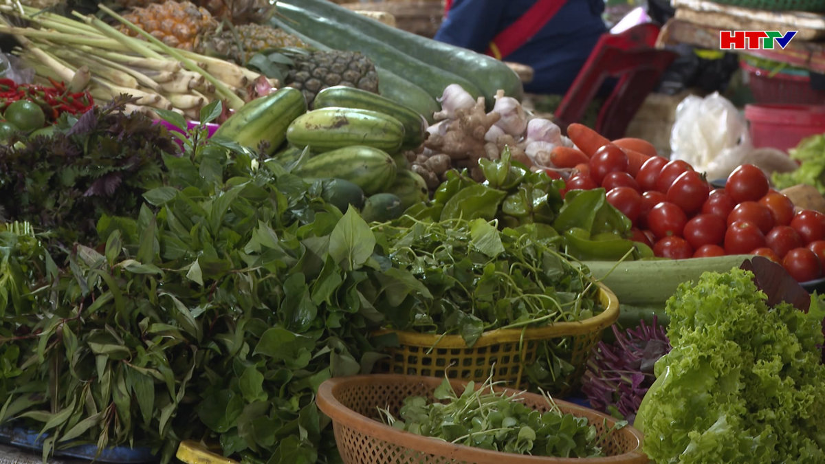 Nghịch lý giá xăng dầu giảm sâu nhưng giá hàng hóa thiết yếu vẫn neo cao