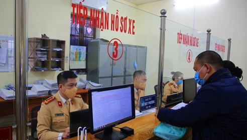 Người dân có thể tới công an phường, xã đăng ký biển số xe máy