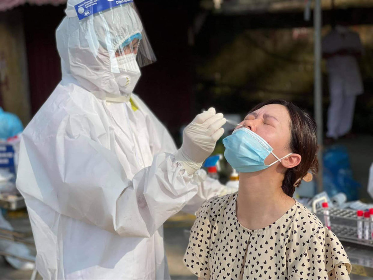 Xét nghiệm COVID-19: Test nhanh không thu quá 109.700 đồng/test