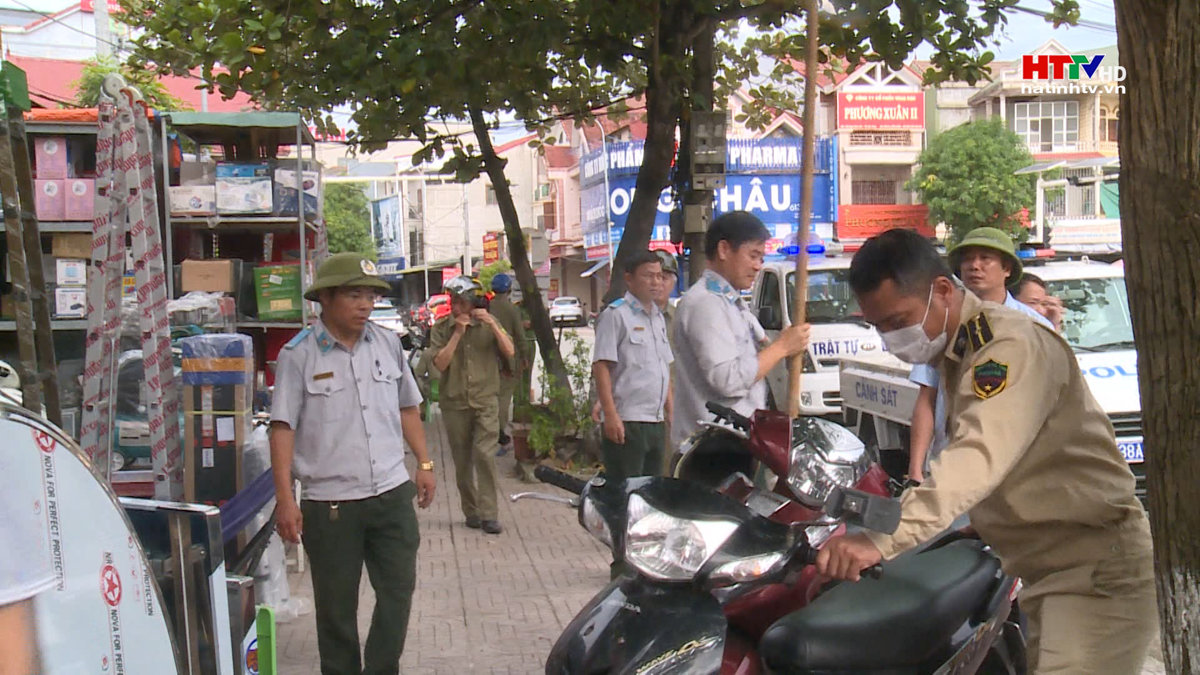 Thành phố Hà Tĩnh ra quân xử lý vi phạm trật tự đô thị