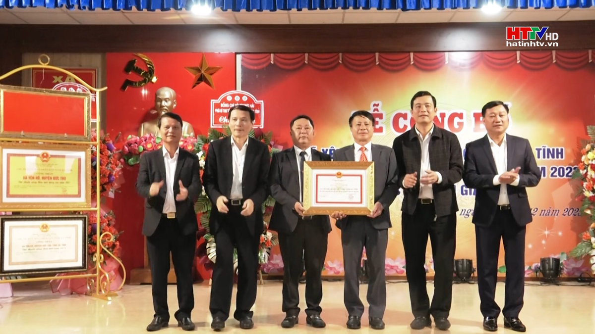 Yên Hồ đón bằng công nhận xã nông thôn mới kiểu mẫu